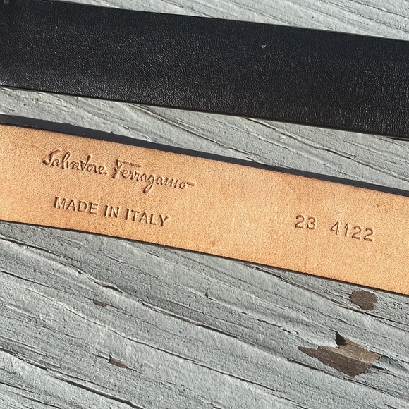 Black leather Salvatore Ferragmo belt - Picture 2 of 4